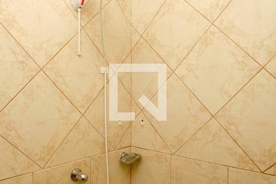 Banheiro de apartamento à venda com 1 quarto, 52m² em São Geraldo, Porto Alegre