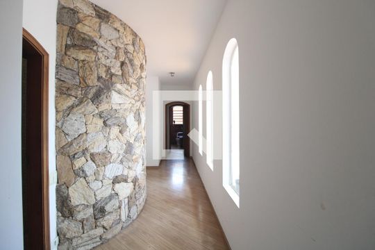 Corredor de casa à venda com 4 quartos, 400m² em Jardim Marajoara, São Paulo