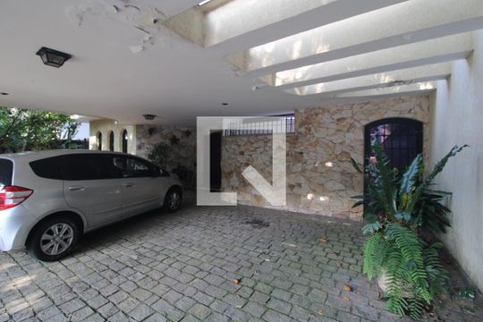 Garagem de casa à venda com 4 quartos, 400m² em Jardim Marajoara, São Paulo