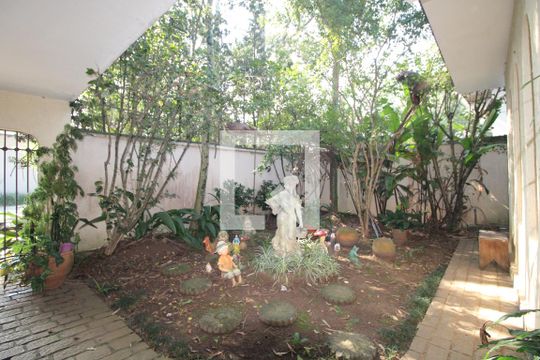 Área Externa de casa à venda com 4 quartos, 400m² em Jardim Marajoara, São Paulo
