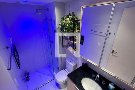 Banheiro de apartamento à venda com 1 quarto, 50m² em Pinheiros, São Paulo