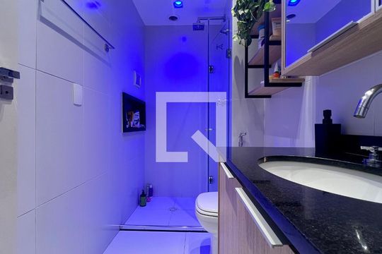 Banheiro de apartamento à venda com 1 quarto, 50m² em Pinheiros, São Paulo