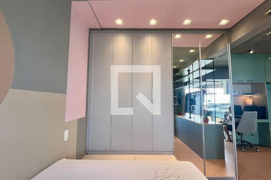 Quarto de apartamento à venda com 1 quarto, 50m² em Pinheiros, São Paulo