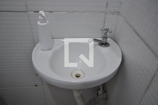 Banheiro de Serviço de casa à venda com 3 quartos, 74m² em Vila Constança, São Paulo