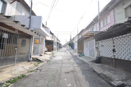 Vista da Rua de casa à venda com 3 quartos, 74m² em Vila Constança, São Paulo