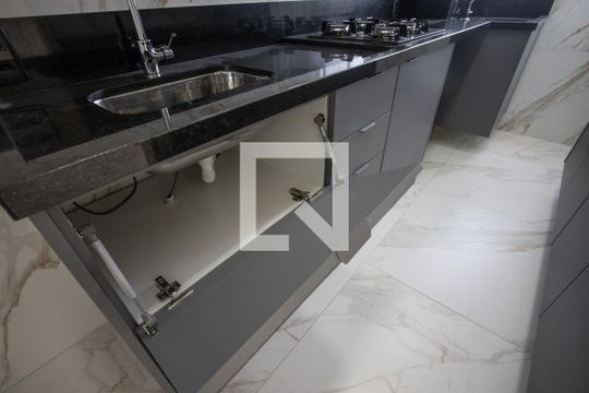 Cozinha de apartamento para alugar com 2 quartos, 43m² em Barra Funda, São Paulo