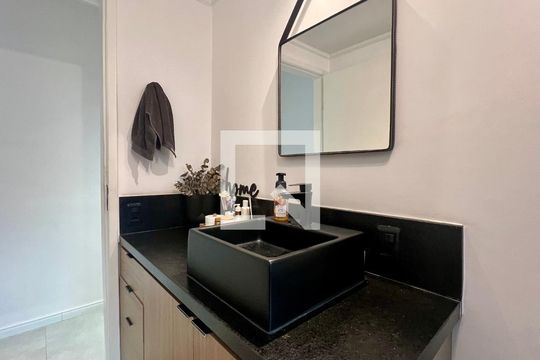Banheiro de apartamento à venda com 2 quartos, 58m² em Pinheiros, São Paulo