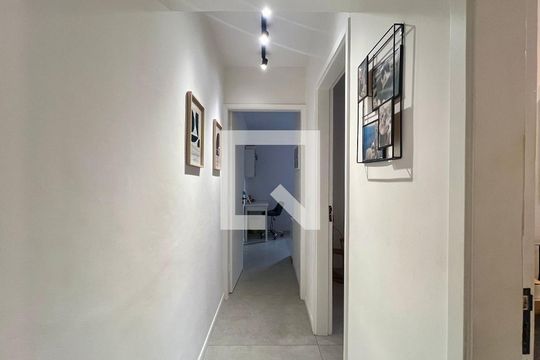 Corredor de apartamento à venda com 2 quartos, 58m² em Pinheiros, São Paulo