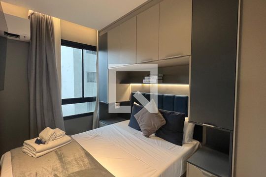 Salan de kitnet/studio para alugar com 1 quarto, 27m² em Pinheiros, São Paulo