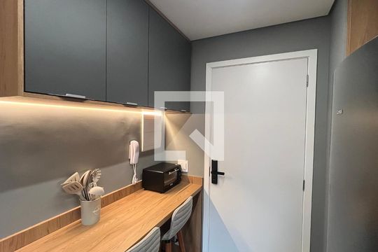 Cozinha de kitnet/studio para alugar com 1 quarto, 27m² em Pinheiros, São Paulo