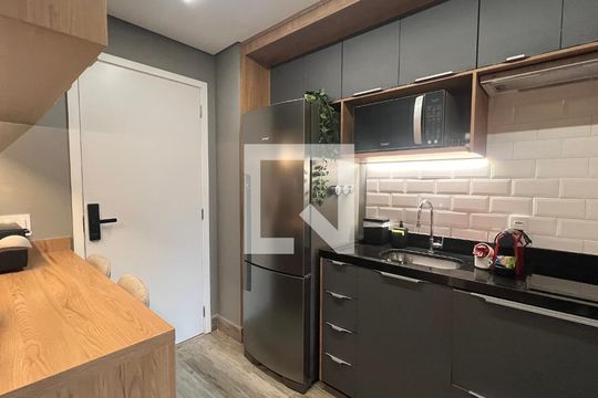 Cozinha de kitnet/studio para alugar com 1 quarto, 27m² em Pinheiros, São Paulo