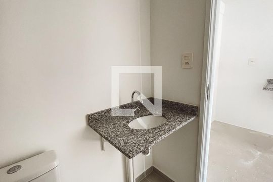 Banheiro de kitnet/studio para alugar com 0 quarto, 29m² em Lauzane Paulista, São Paulo