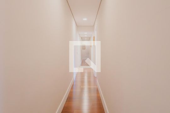 Corredor de apartamento para alugar com 3 quartos, 170m² em Cerqueira César, São Paulo