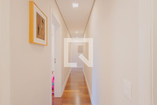Corredor de apartamento para alugar com 3 quartos, 170m² em Cerqueira César, São Paulo