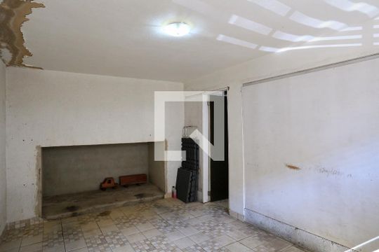 Garagem de casa à venda com 3 quartos, 217m² em Santa Efigênia, Belo Horizonte