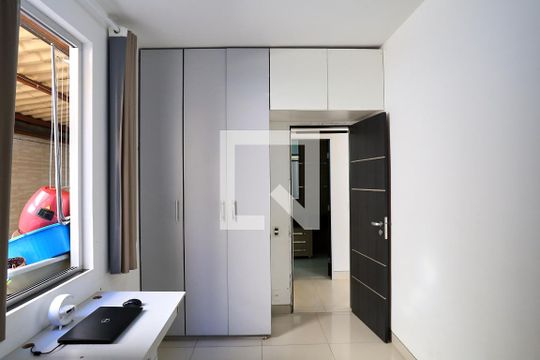 Quarto 3 de casa à venda com 3 quartos, 217m² em Santa Efigênia, Belo Horizonte