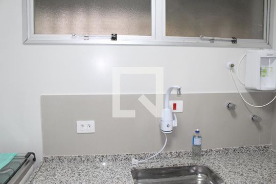 Cozinha de apartamento para alugar com 1 quarto, 45m² em Santa Cecilia, São Paulo