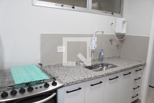 Cozinha de apartamento para alugar com 1 quarto, 45m² em Santa Cecilia, São Paulo