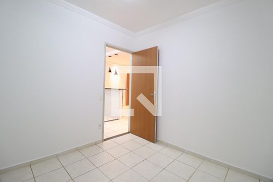 Quarto 2 de apartamento para alugar com 2 quartos, 45m² em Mansour, Uberlândia