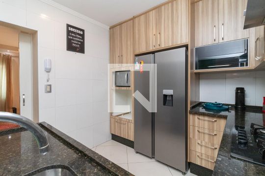 Cozinha de casa de condomínio para alugar com 2 quartos, 80m² em Vila Ré, São Paulo