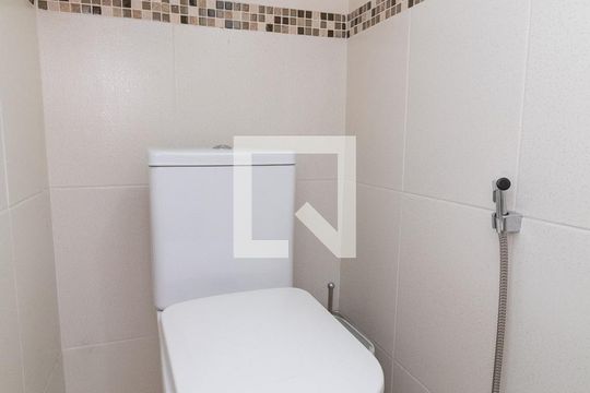 Lavabo de casa de condomínio para alugar com 2 quartos, 80m² em Vila Ré, São Paulo