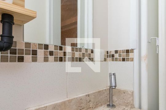 Lavabo de casa de condomínio para alugar com 2 quartos, 80m² em Vila Ré, São Paulo