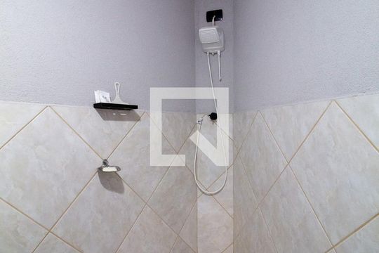 Banheiro externo -Área gourmet de casa para alugar com 3 quartos, 480m² em Jardim Rosalia Alcolea, Sorocaba