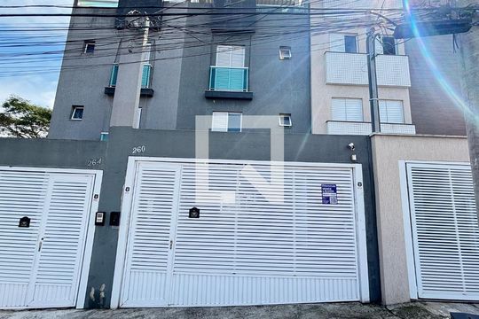 Fachada e placa de apartamento à venda com 2 quartos, 100m² em Vila Valparaíso, Santo André