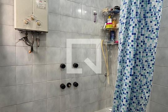 Banheiro social de apartamento à venda com 2 quartos, 90m² em Copacabana, Rio de Janeiro