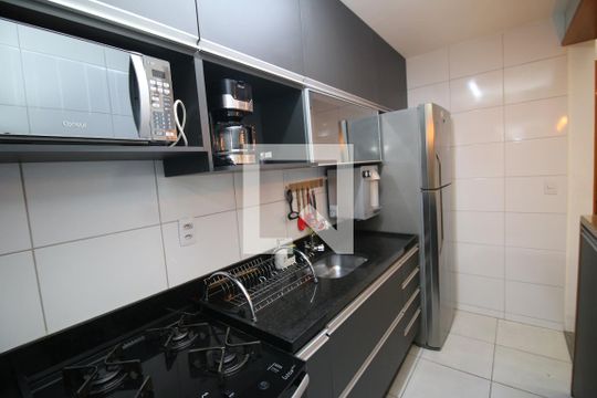 Cozinha de apartamento para alugar com 2 quartos, 55m² em Colégio, Rio de Janeiro