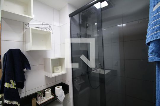 Banheiro de apartamento para alugar com 2 quartos, 55m² em Colégio, Rio de Janeiro