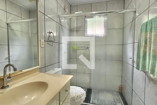 Banheiro de casa à venda com 2 quartos, 88m² em Rincão, Novo Hamburgo