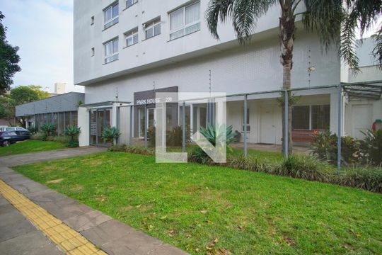 Fachada de apartamento para alugar com 2 quartos, 61m² em São Sebastião, Porto Alegre
