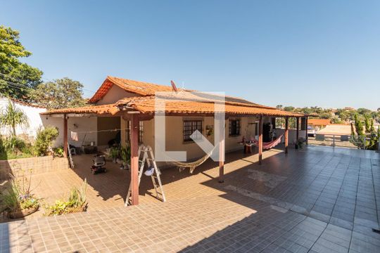 Entrada - Garagem de casa à venda com 3 quartos, 500m² em Trevo, Belo Horizonte