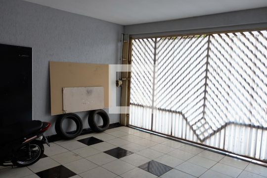 Garagem de casa à venda com 5 quartos, 300m² em Bandeiras, Osasco