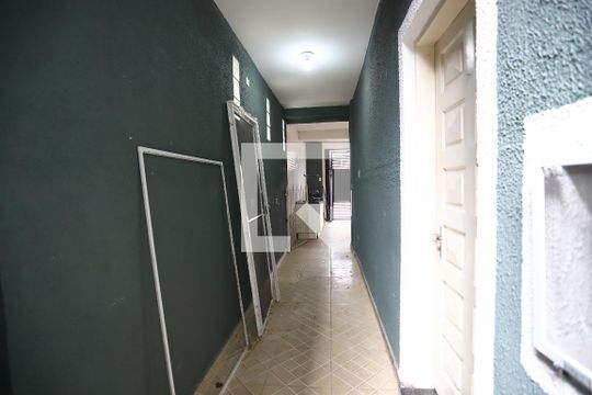 Corredor de casa para alugar com 2 quartos, 150m² em Jardim Monte Cristo, Suzano