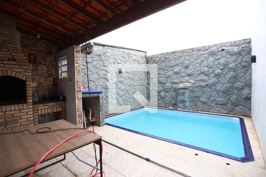 Quintal 2 de casa para alugar com 2 quartos, 150m² em Jardim Monte Cristo, Suzano