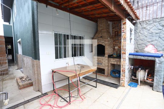 Quintal 2 de casa para alugar com 2 quartos, 150m² em Jardim Monte Cristo, Suzano