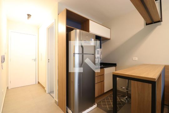 Cozinha de apartamento para alugar com 1 quarto, 25m² em Pompeia, São Paulo
