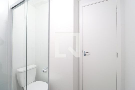 Banheiro de apartamento para alugar com 1 quarto, 25m² em Pompeia, São Paulo