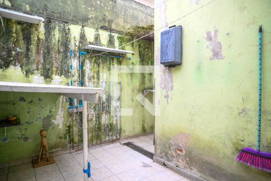 Quintal de casa à venda com 3 quartos, 155m² em Jardim Patente, São Paulo