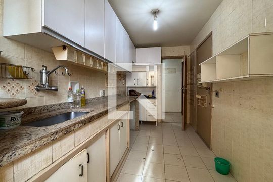 Cozinha de apartamento à venda com 3 quartos, 120m² em Copacabana, Rio de Janeiro