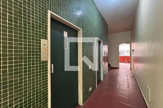 Área comum - elevadores de apartamento à venda com 3 quartos, 120m² em Copacabana, Rio de Janeiro