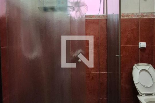 Banheiro  de casa à venda com 3 quartos, 200m² em Vila Camilópolis, Santo André