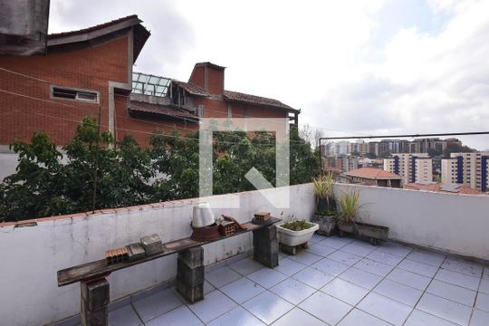 Quintal de casa para alugar com 3 quartos, 485m² em Vila Morse, São Paulo
