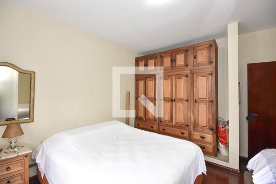 Quarto 1 de casa para alugar com 3 quartos, 485m² em Vila Morse, São Paulo