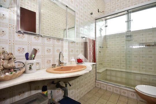 Banheiro Social de casa para alugar com 3 quartos, 485m² em Vila Morse, São Paulo