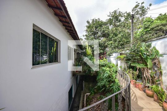 Fachada de casa para alugar com 3 quartos, 485m² em Vila Morse, São Paulo