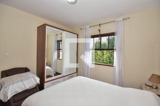 Quarto 1 de casa para alugar com 3 quartos, 485m² em Vila Morse, São Paulo