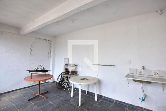 Área Externa de casa para alugar com 3 quartos, 485m² em Vila Morse, São Paulo